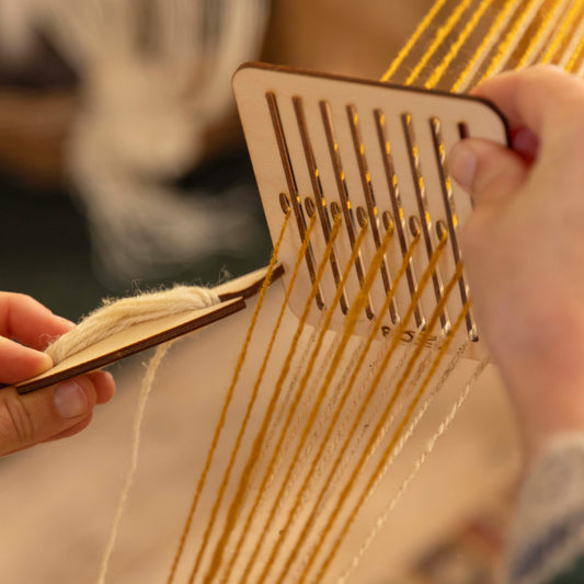 Learn to weave a belt or shoelace, Viking-style