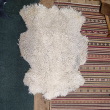 Load image into Gallery viewer, Shetland Sheepskin, Rosie
