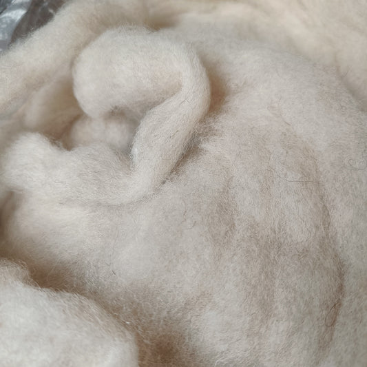 Shetland Icelandic Cross Lambs Wool - Light Oatmeal Sliver.